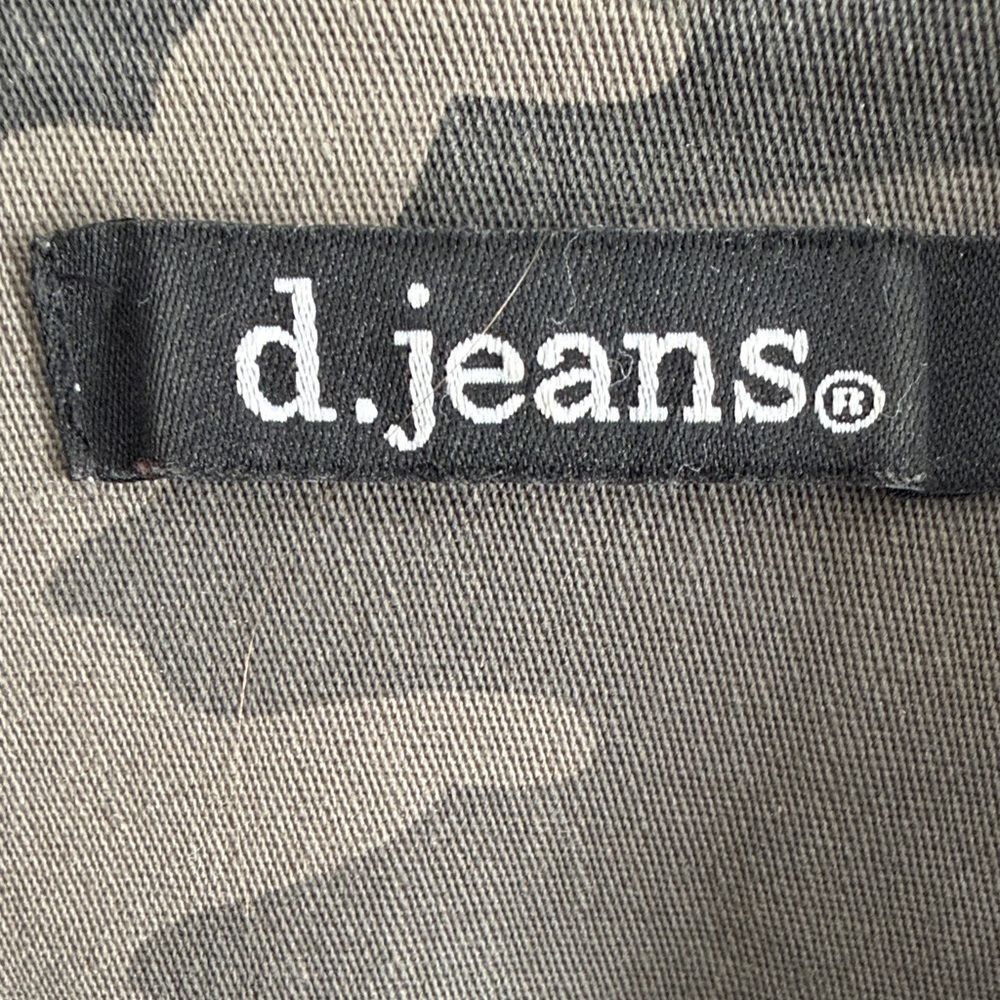 d. jeans Women's Camo Print Jean Jacket. Size M - Picture 2 of 6